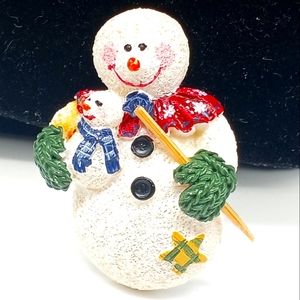 Momma Snowman with Baby Snowman Resin Christmas Brooch Jewelry Vintage